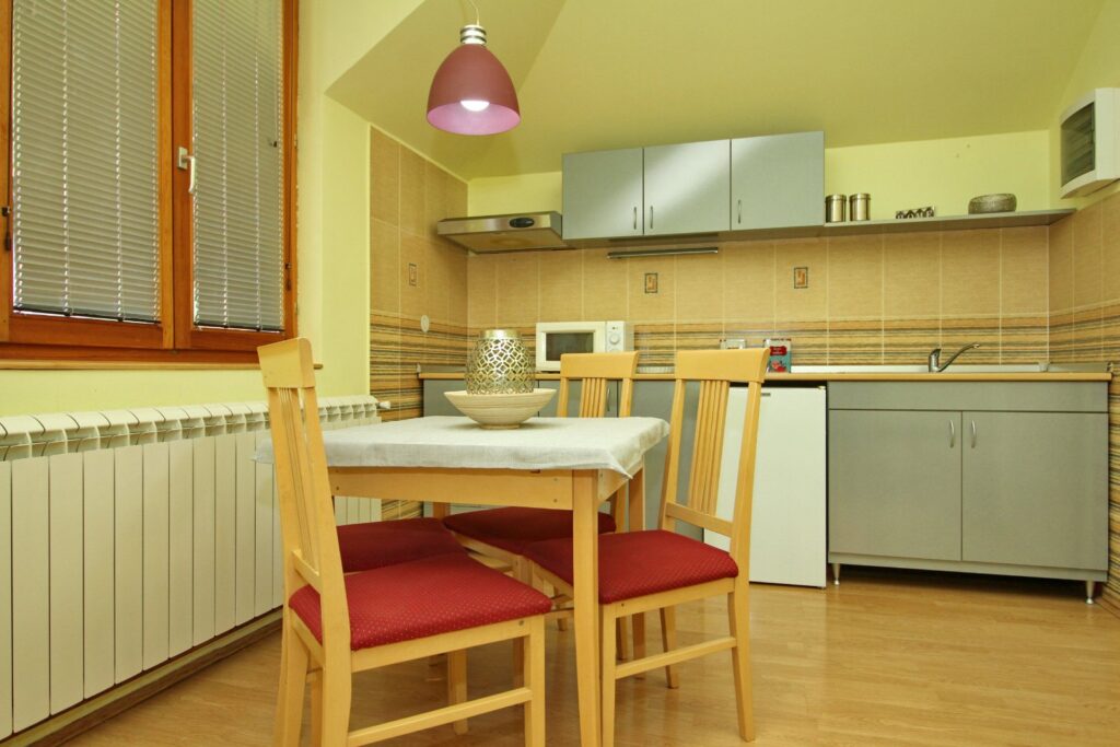 Trpezarija sa kuhinjom