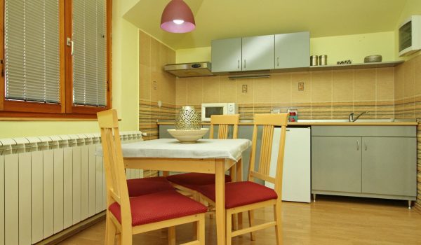 Trpezarija sa kuhinjom