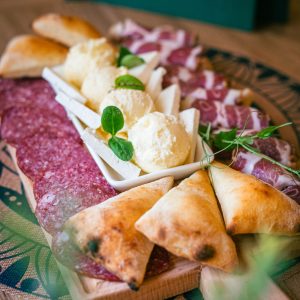 Sir, kajmak, suhomesnato