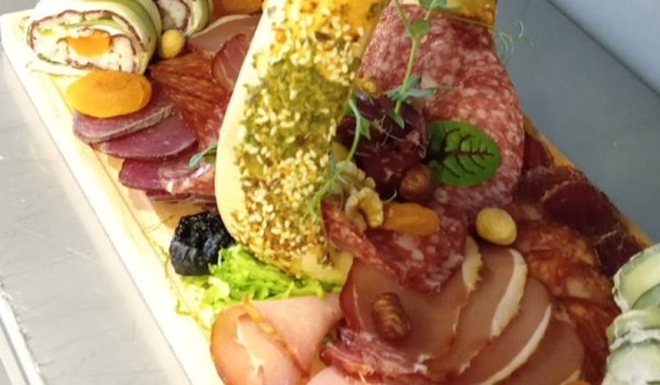 Kanapei, pečenje, kajmak, kobasice